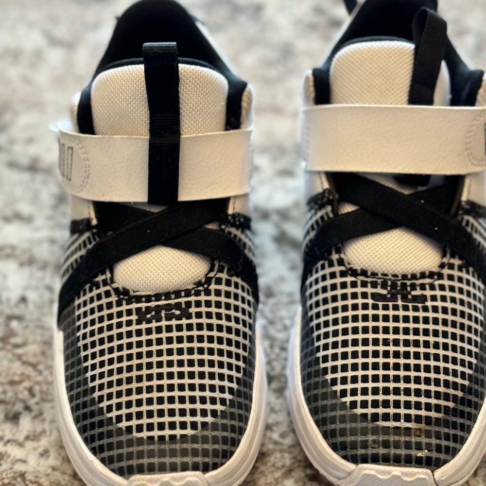 LeBron Witness 7- basketball shoes